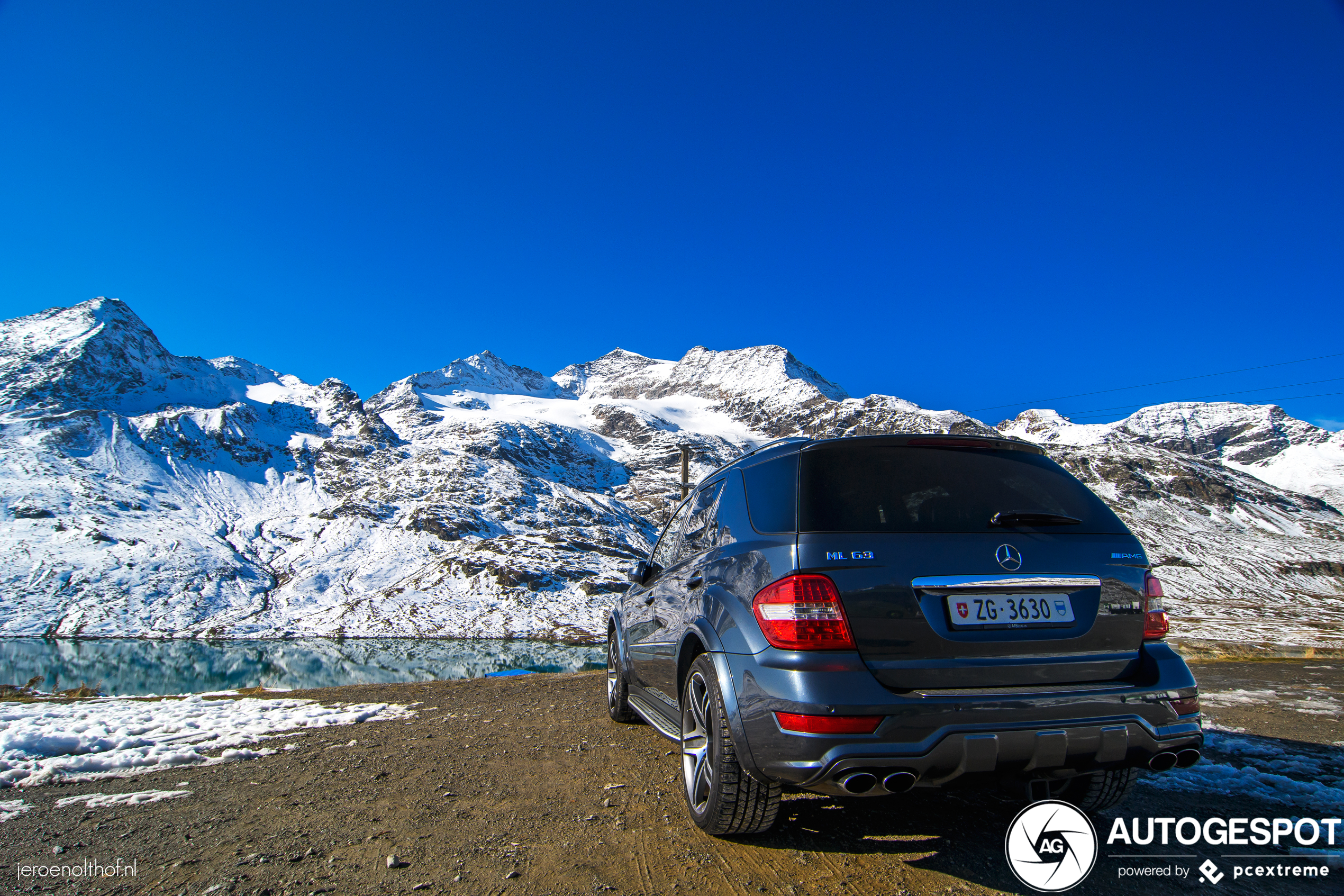 Mercedes-Benz ML 63 AMG 10th Anniversary geniet van het uitzicht