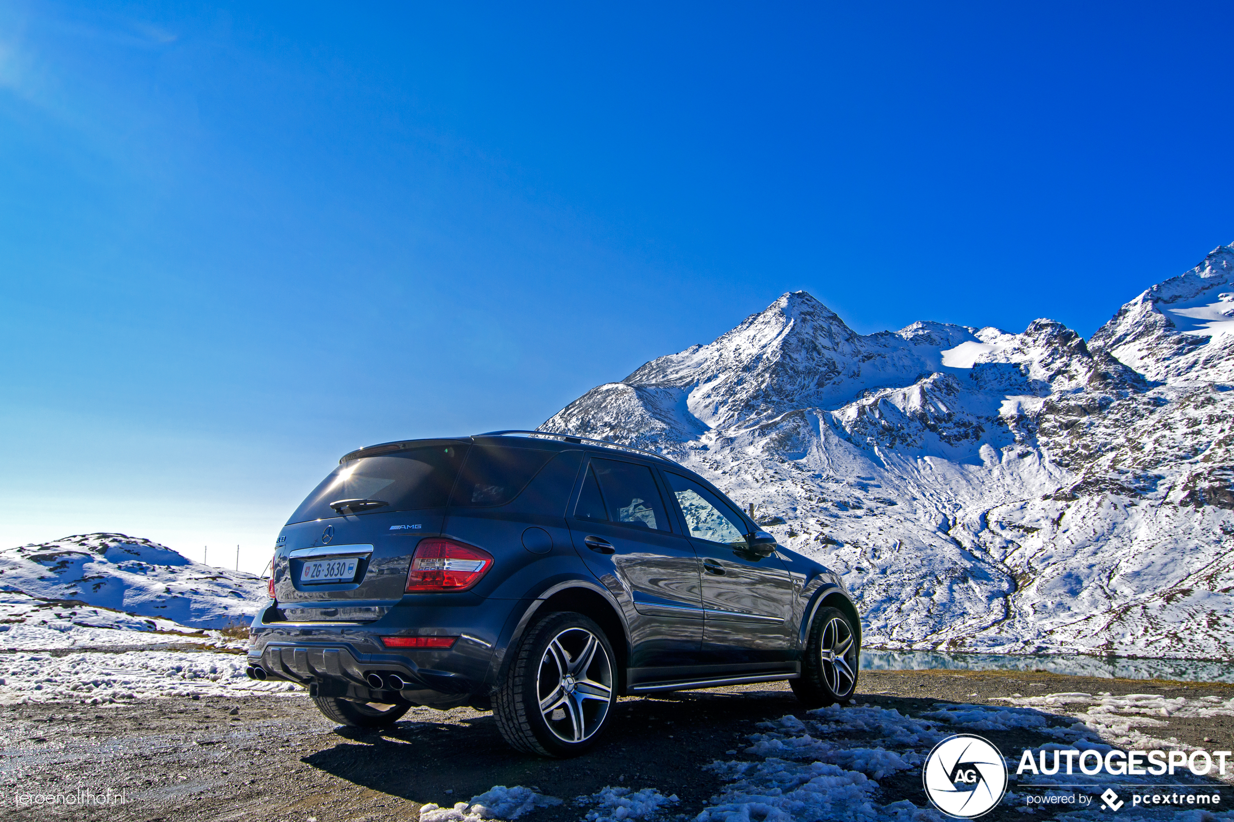 Mercedes-Benz ML 63 AMG 10th Anniversary geniet van het uitzicht