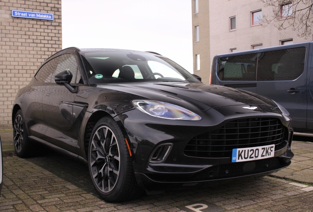 Aston Martin DBX