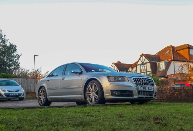 Audi S8 D3