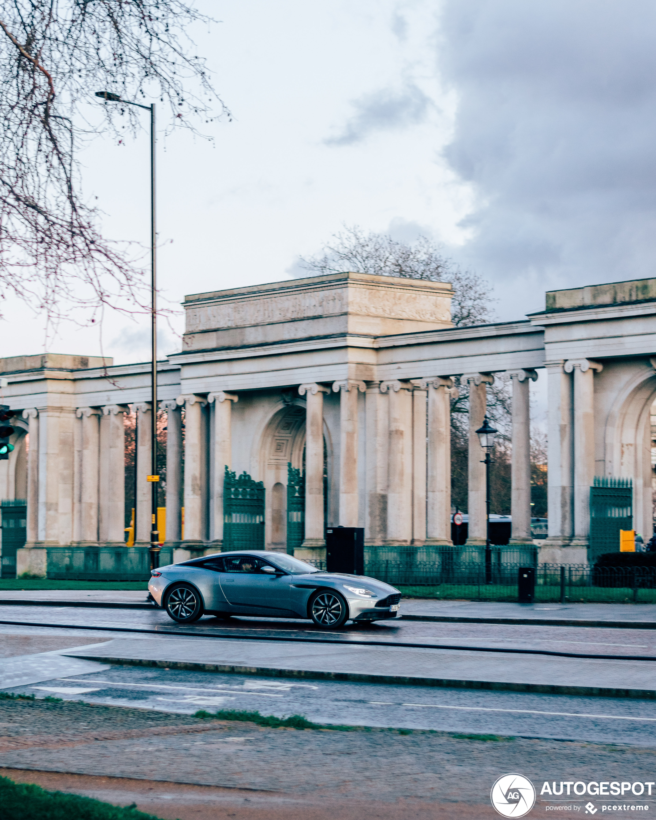 Aston Martin DB11