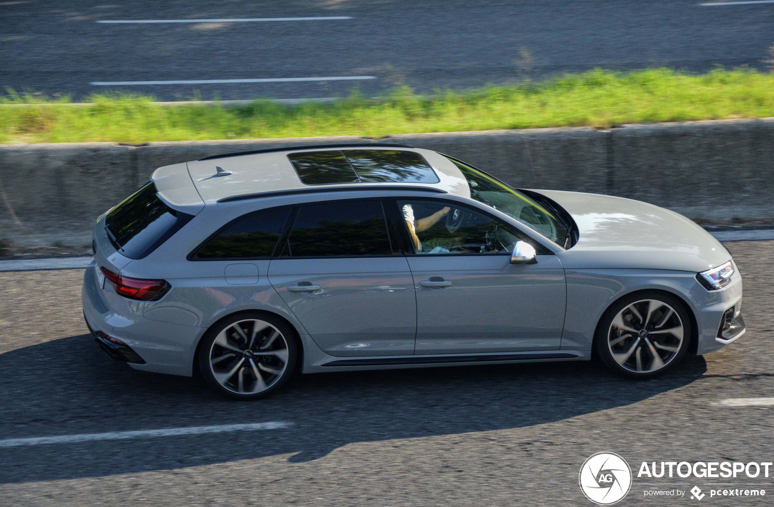 Audi RS4 Avant B9