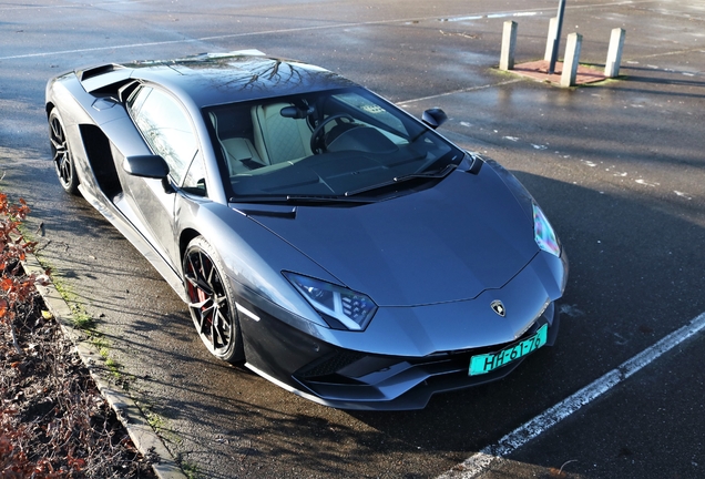 Lamborghini Aventador S LP740-4