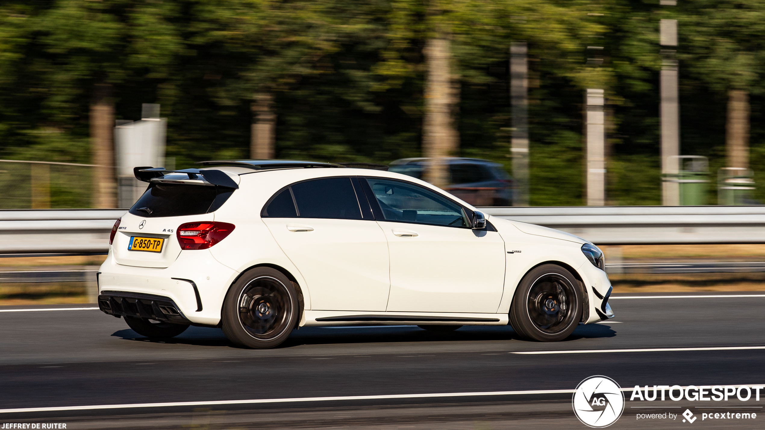 Mercedes-AMG A 45 W176 2015