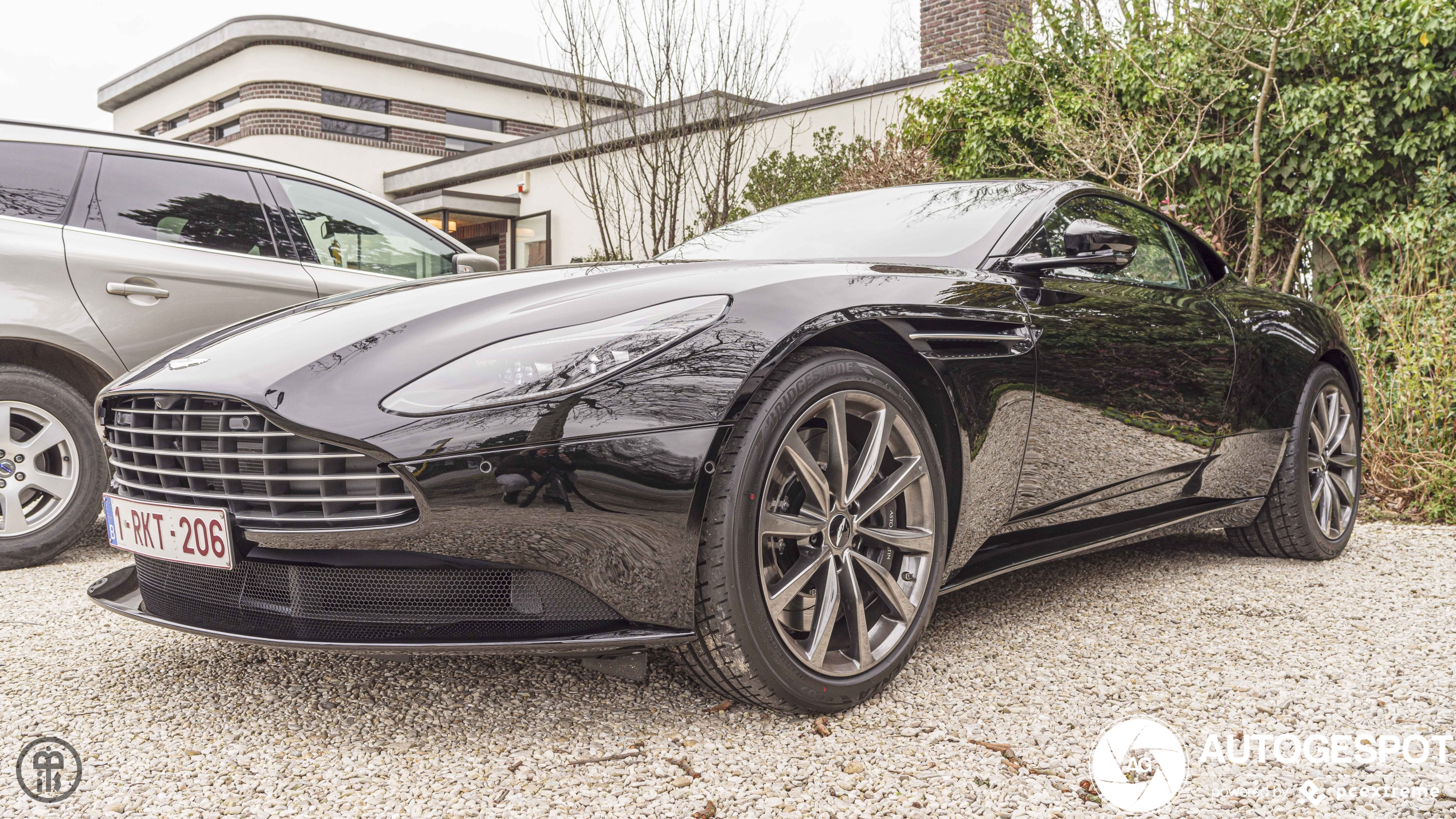 Aston Martin DB11 V8