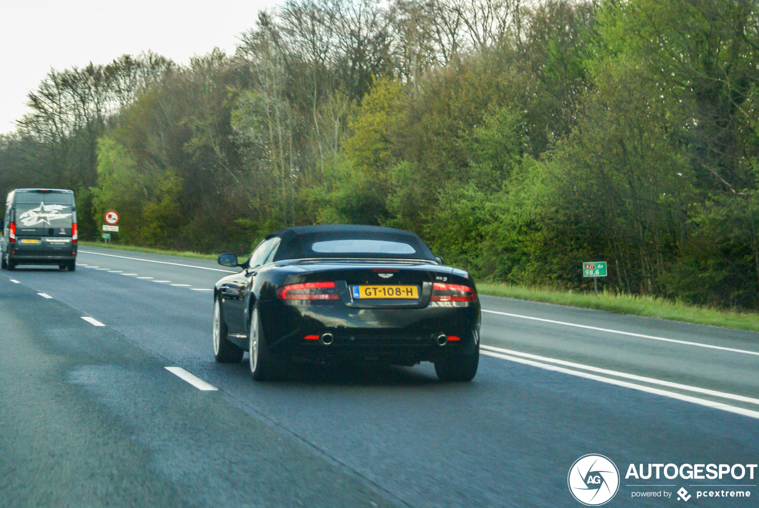 Aston Martin DB9 Volante