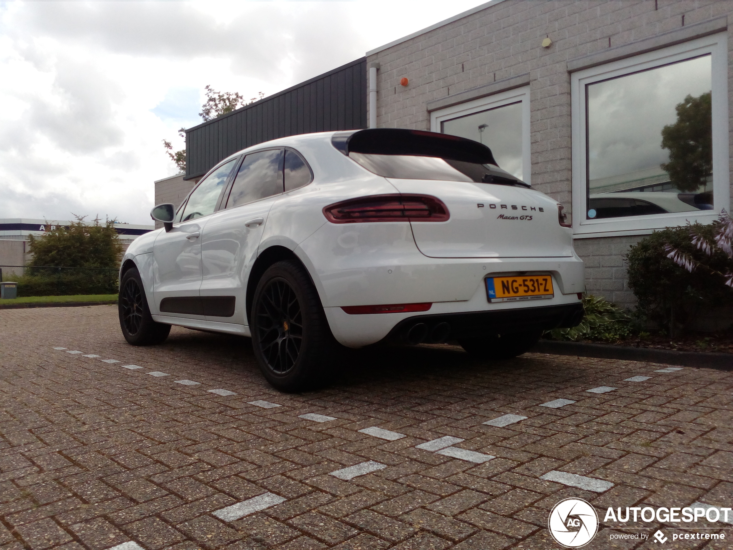 Porsche 95B Macan GTS