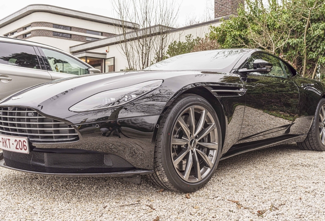 Aston Martin DB11 V8