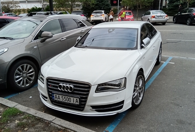 Audi S8 D4