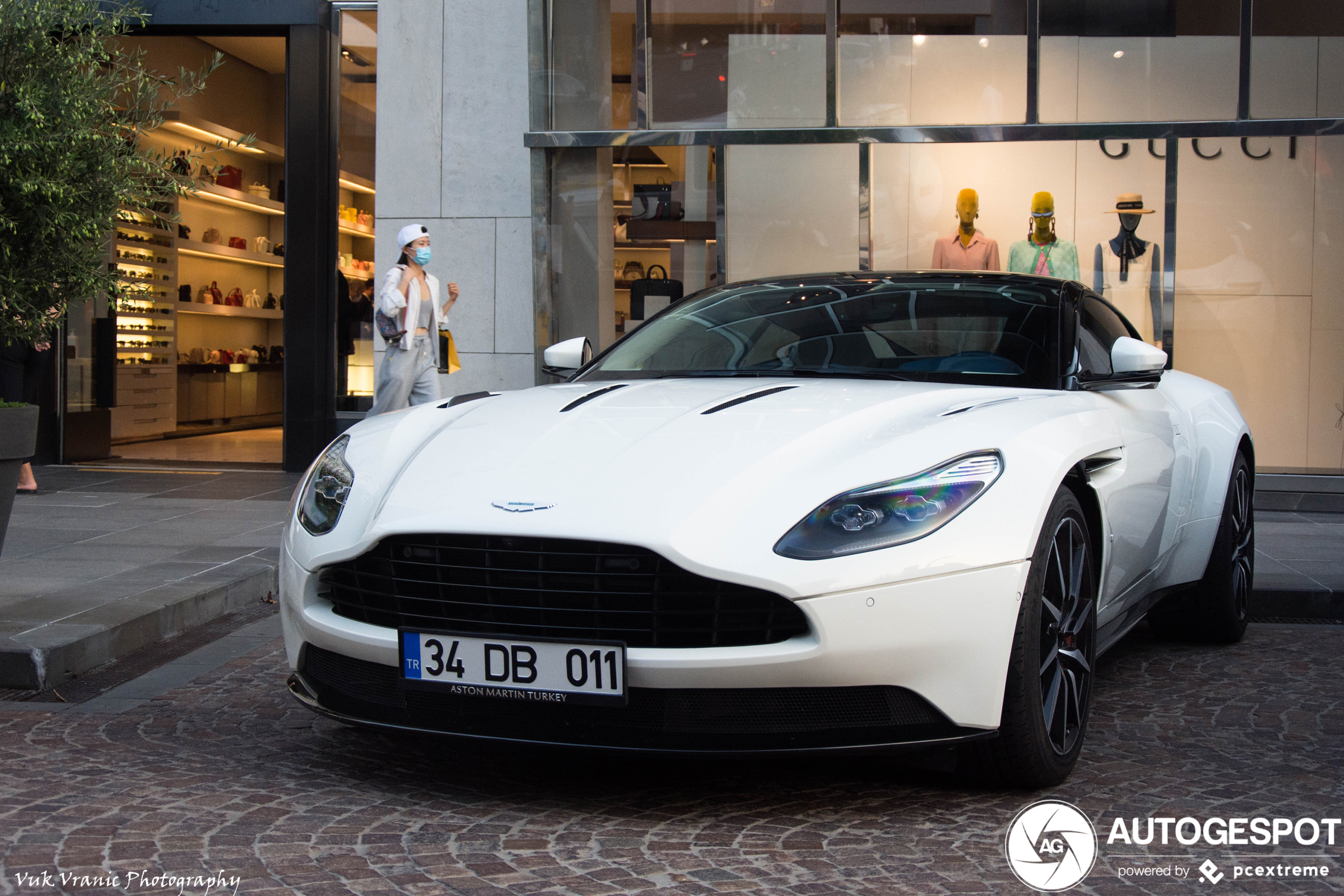 Aston Martin DB11