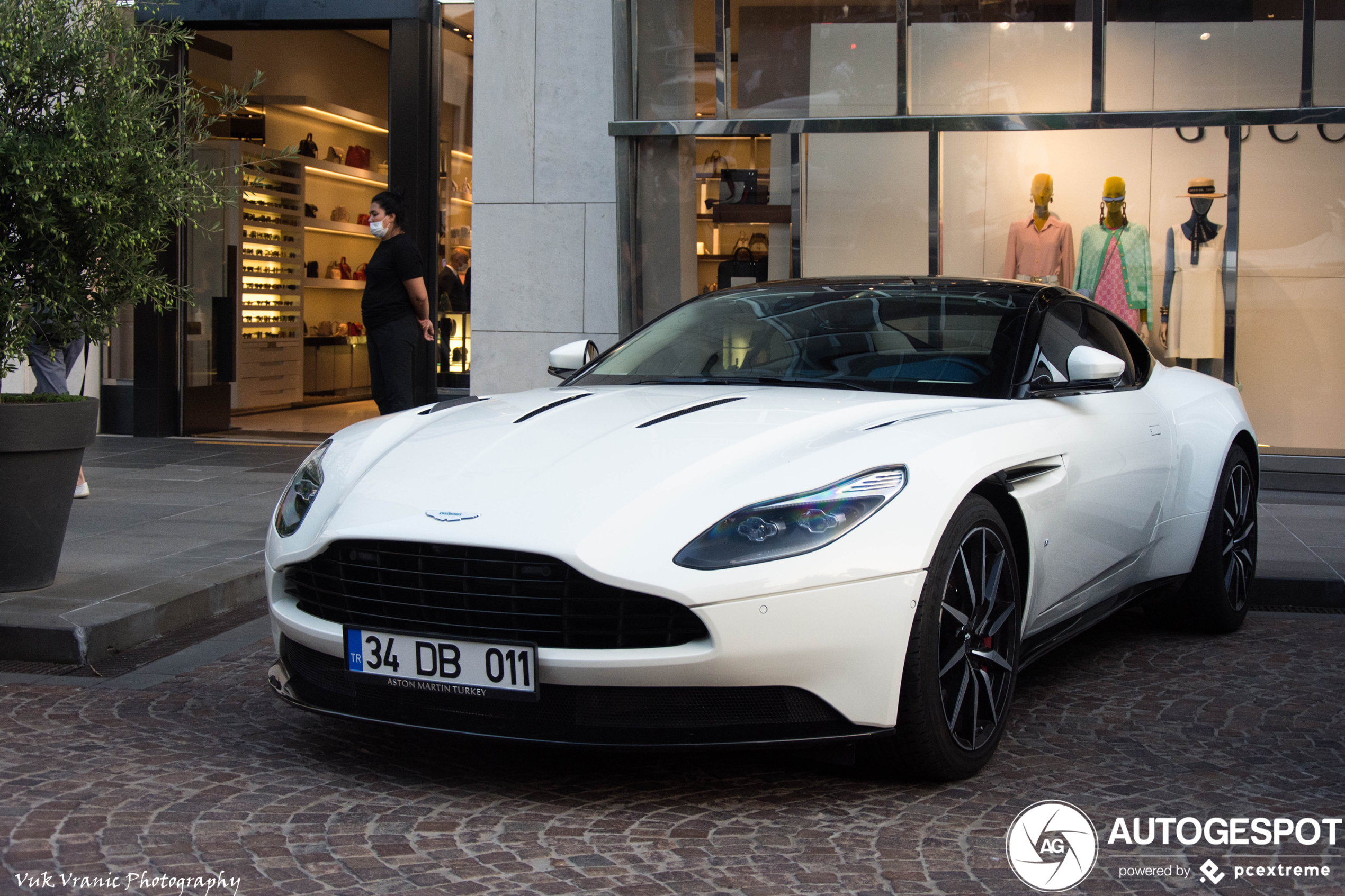 ASTON MARTIN カタログ アストンマーティン DB11 カタログ PDF|オプション一覧 | 輸入車