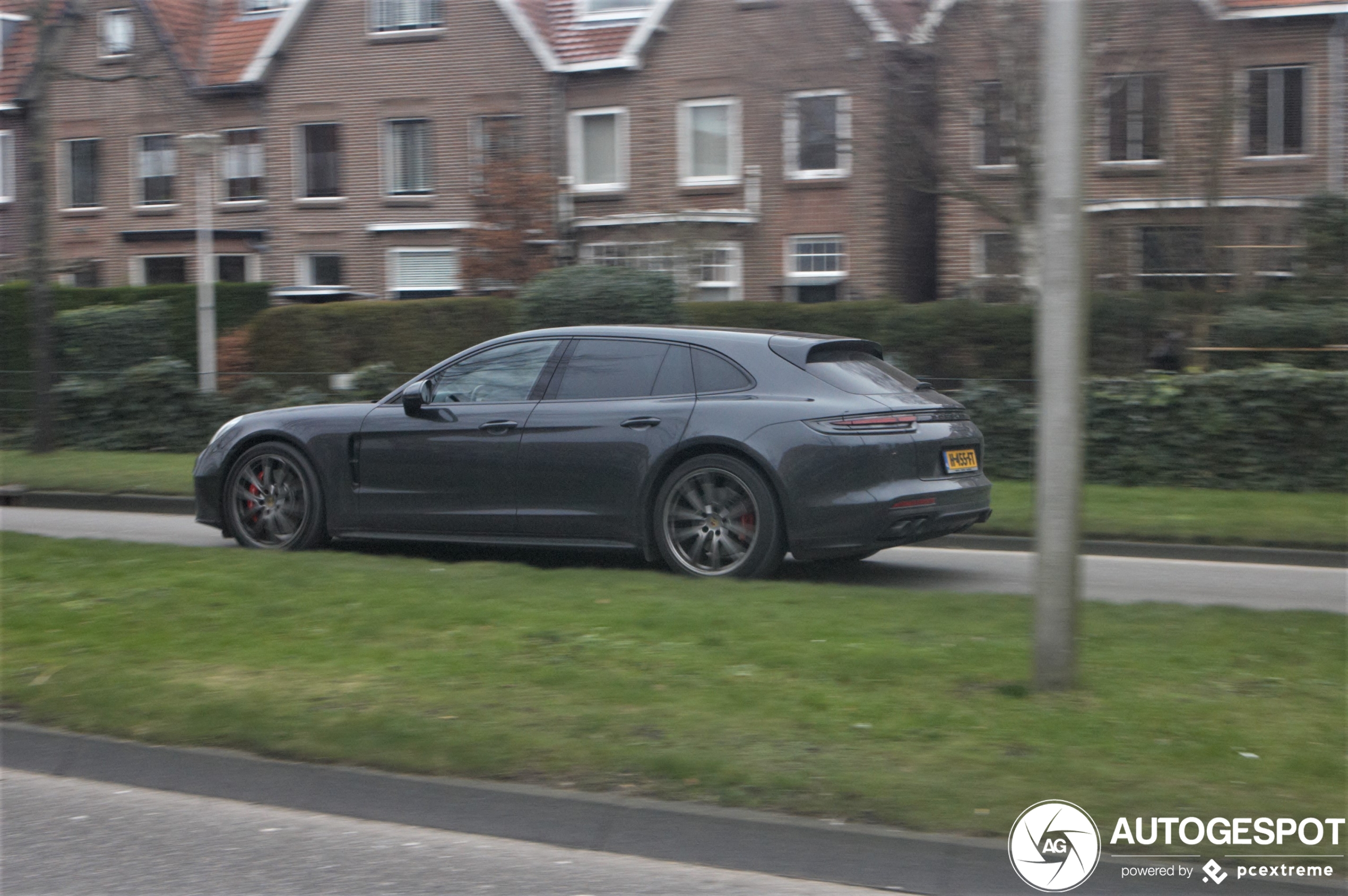 Porsche 971 Panamera GTS Sport Turismo