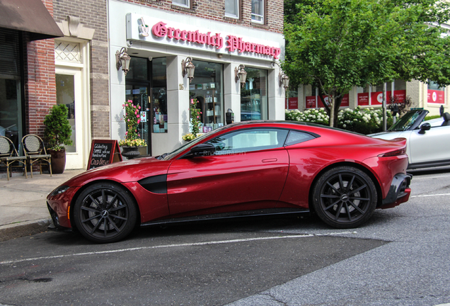 Aston Martin V8 Vantage 2018