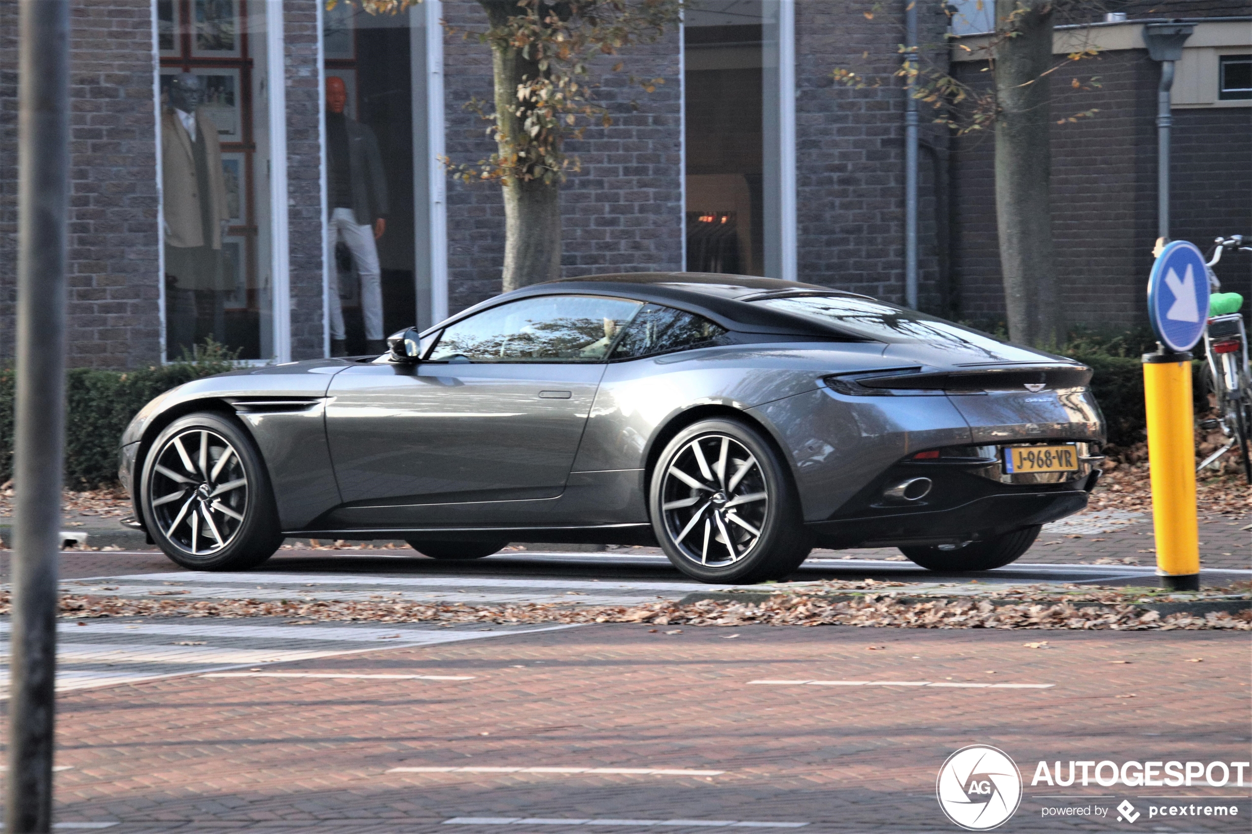 Aston Martin DB11 V8