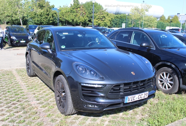 Porsche 95B Macan GTS