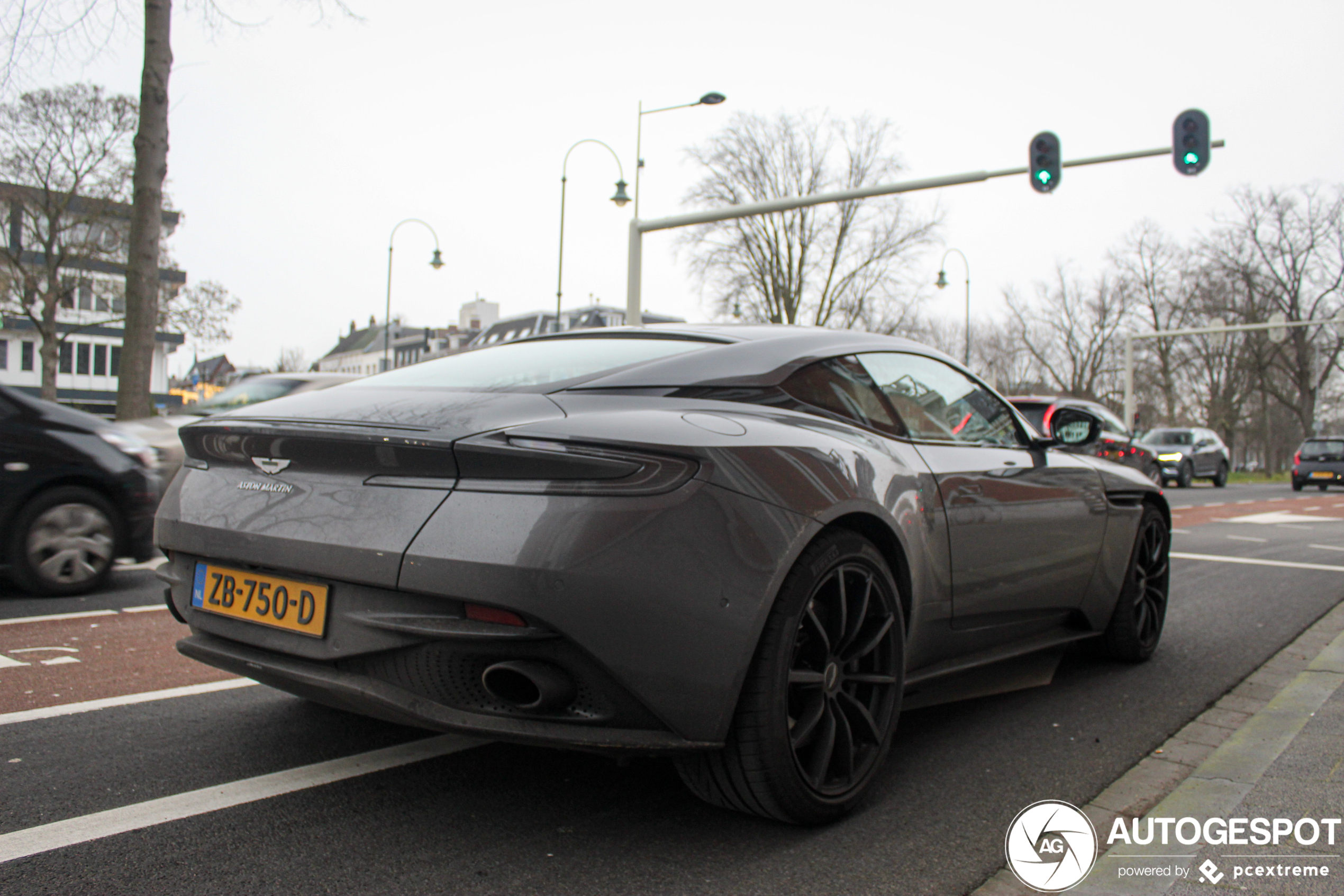 Aston Martin DB11 AMR