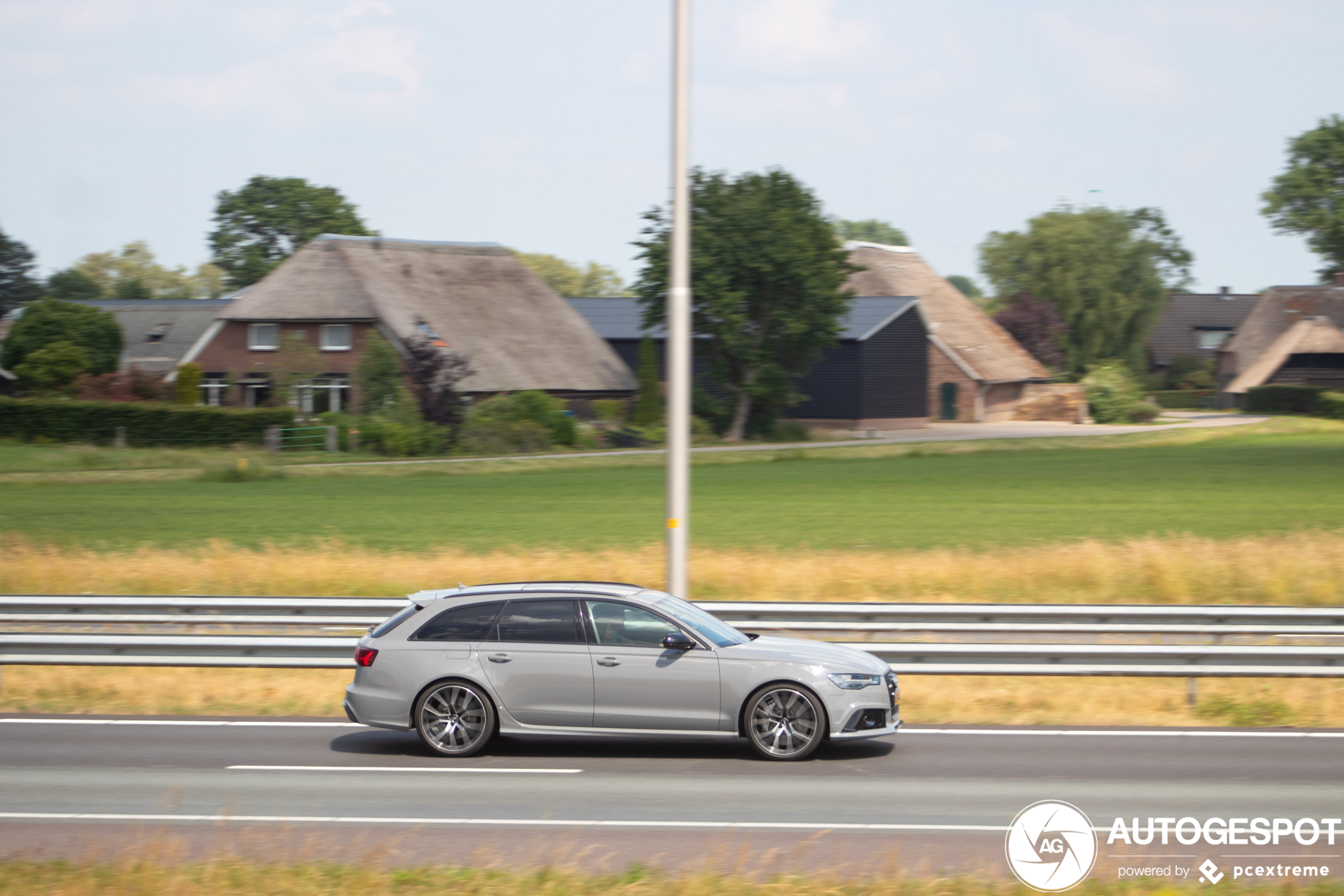 Audi RS6 Avant C7 2015