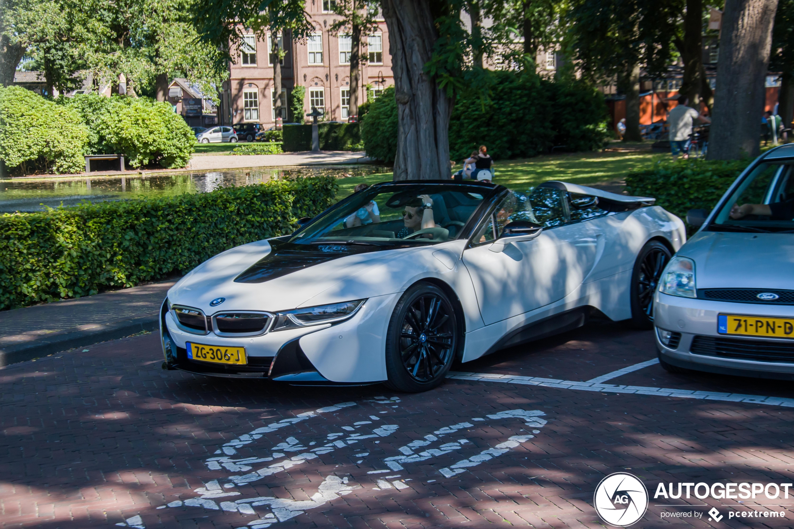 BMW i8 Roadster