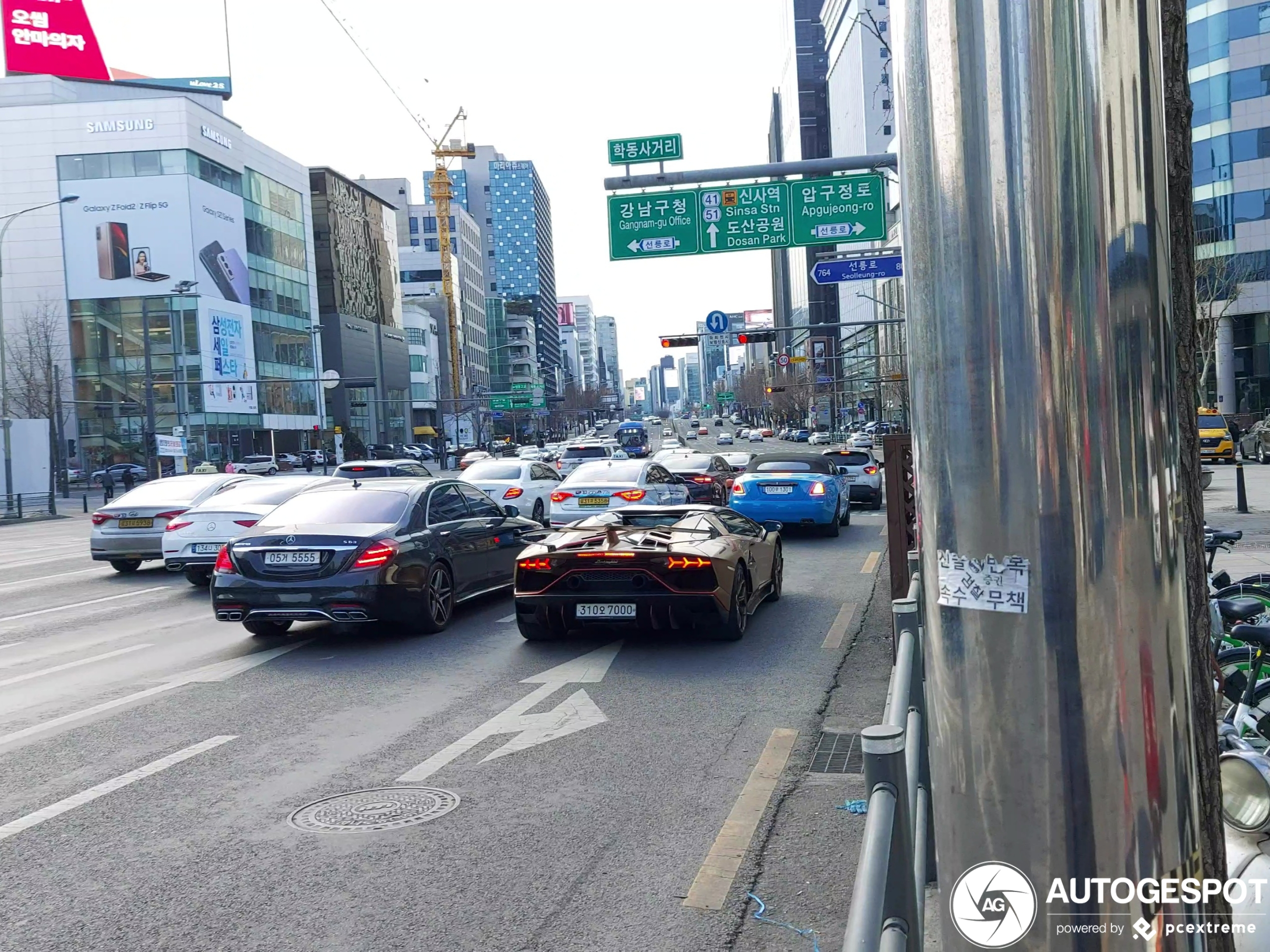Combo voor het verkeerslicht in Seoul gespot