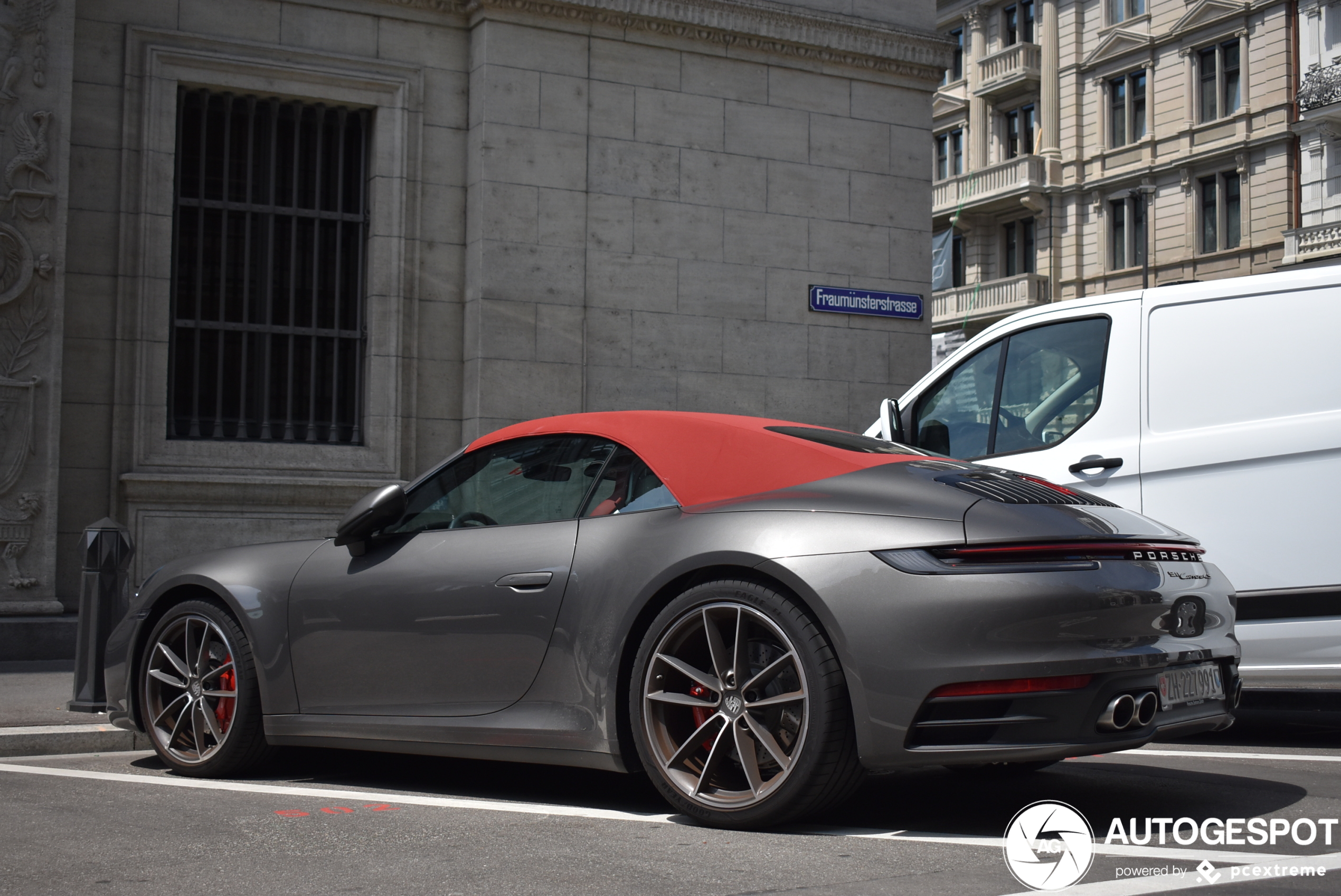 Porsche 992 Carrera 4S Cabriolet