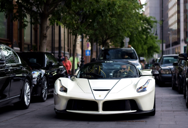 Ferrari LaFerrari Aperta