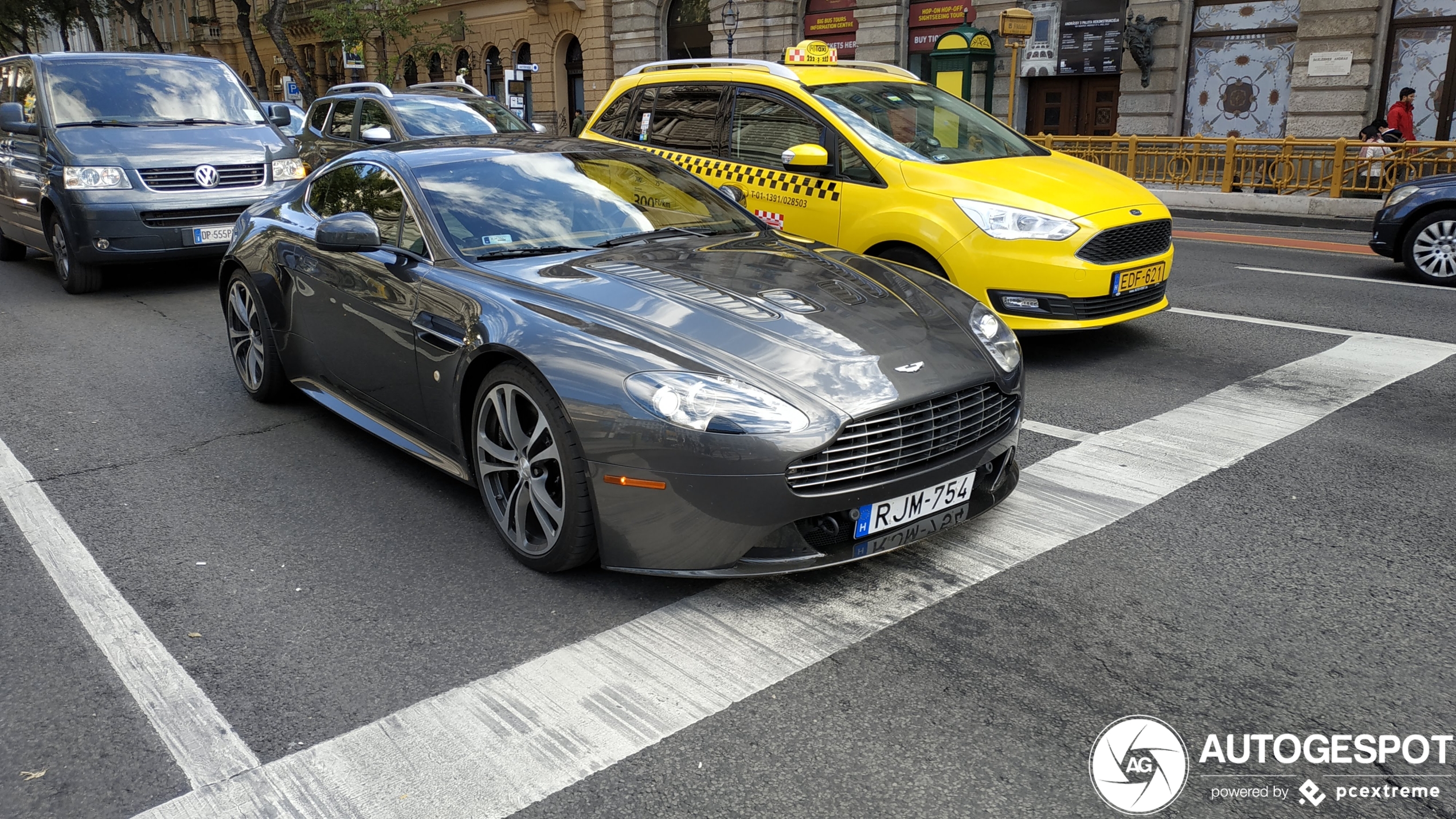 Aston Martin V12 Vantage