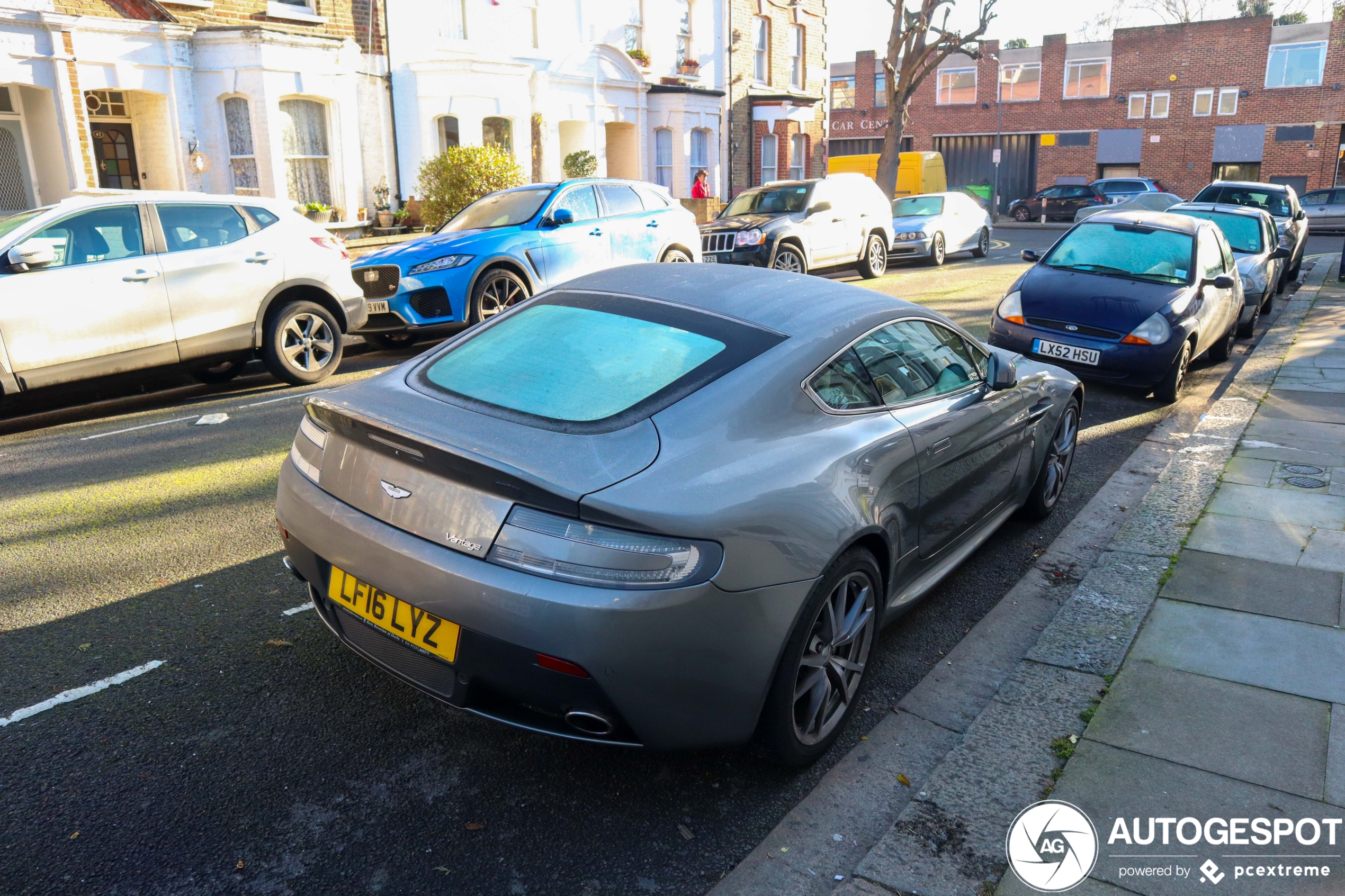 Aston Martin V8 Vantage 2012