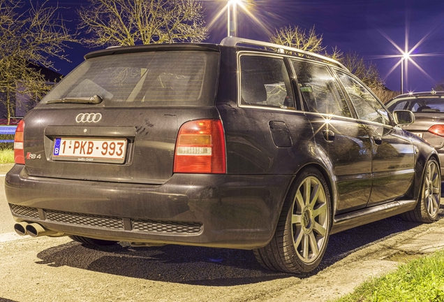 Audi RS4 Avant B5