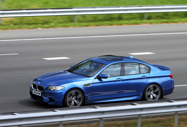 BMW M5 F10 2011