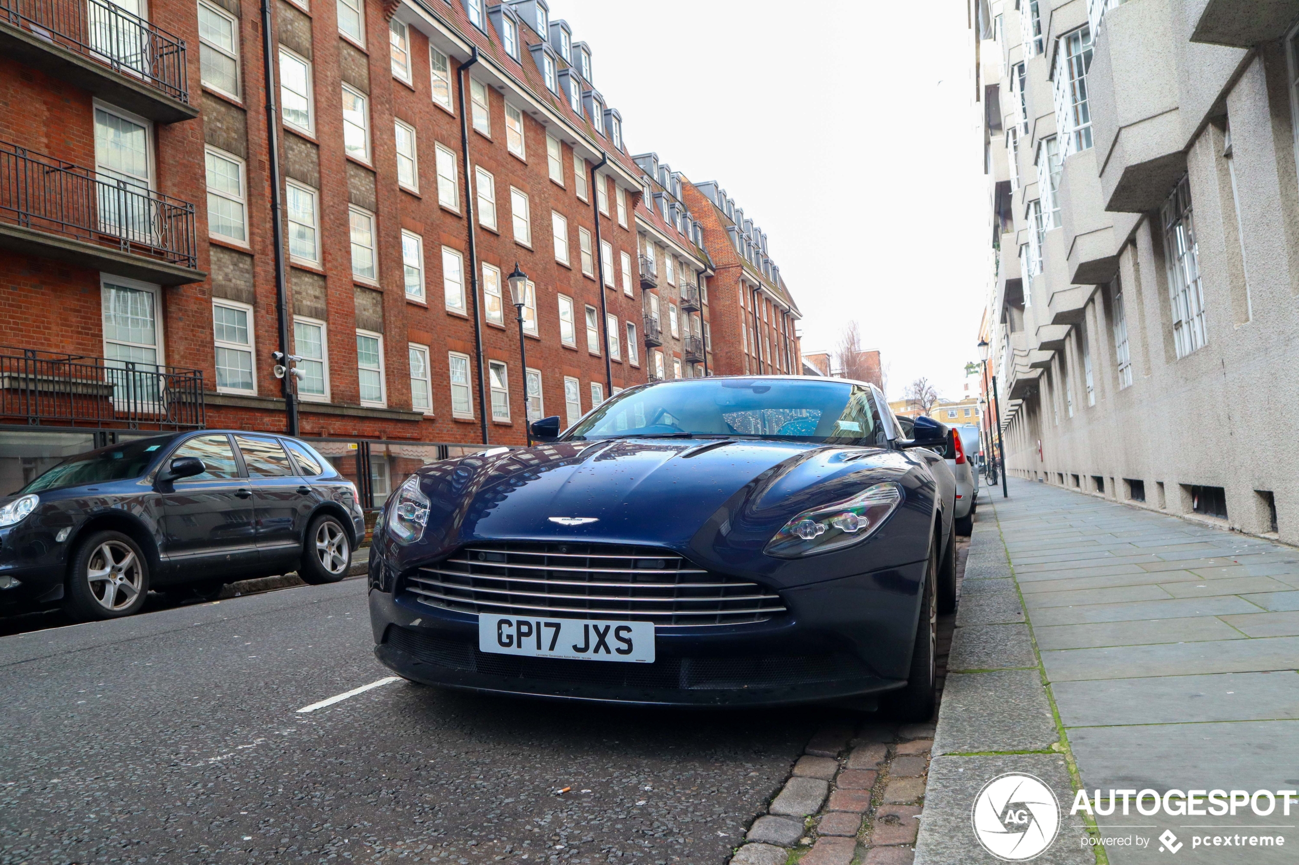 Aston Martin DB11