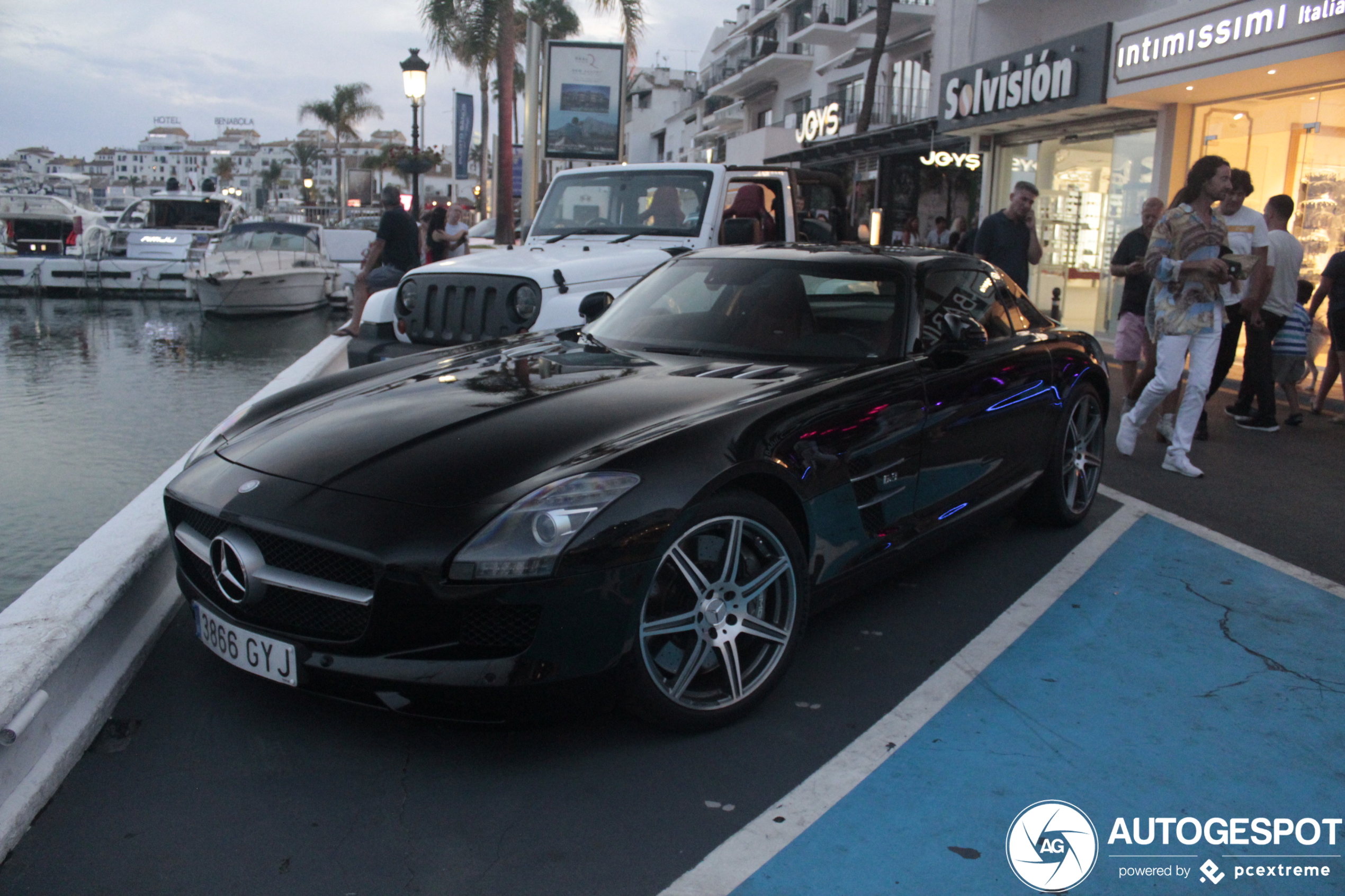 Mercedes-Benz SLS AMG