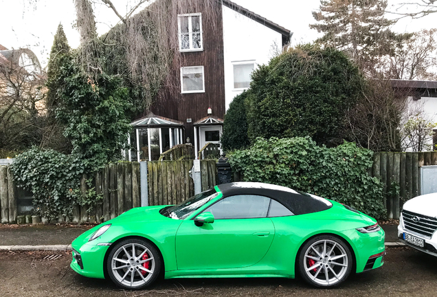 Porsche 992 Carrera 4S Cabriolet