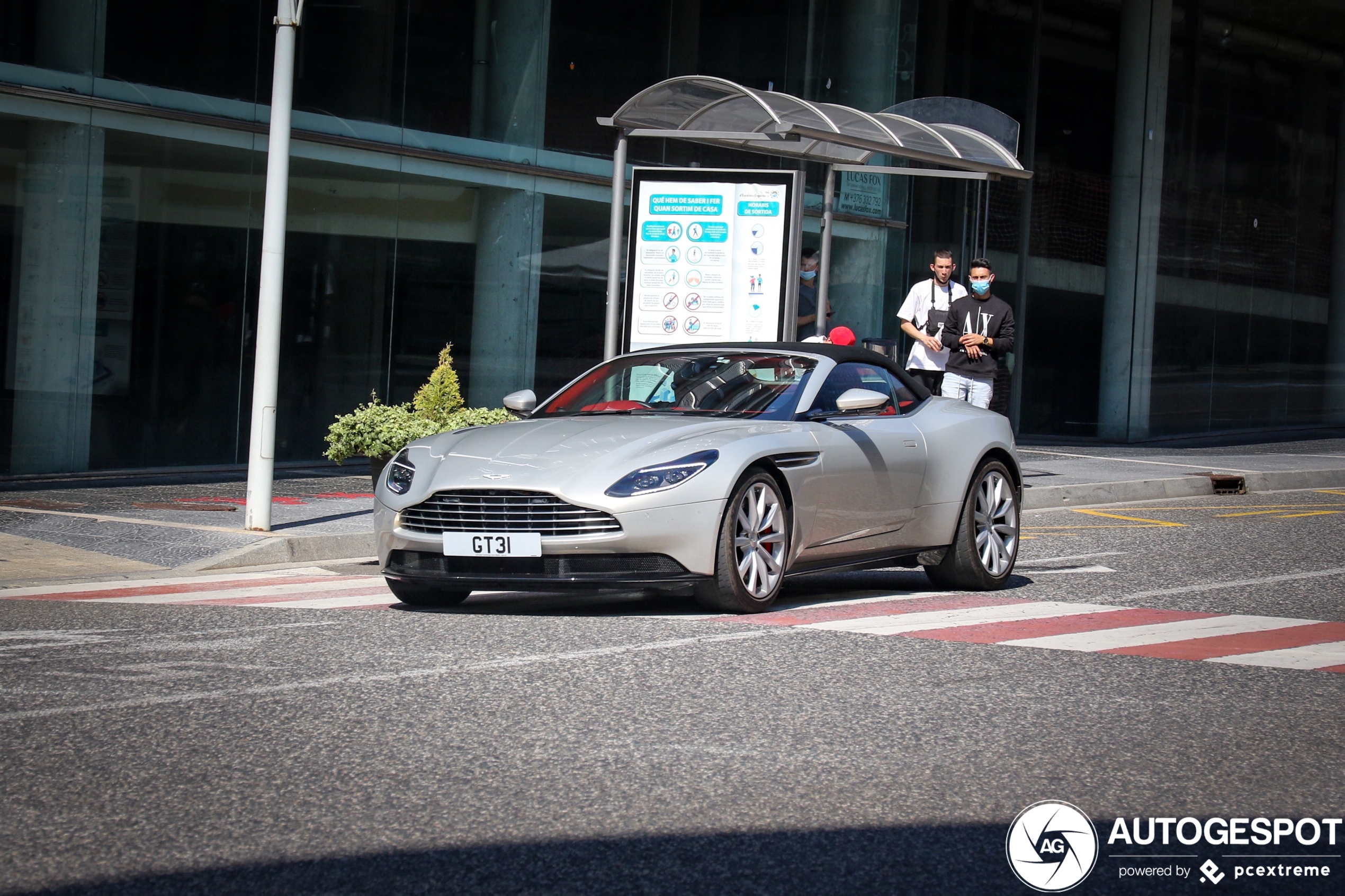 Aston Martin DB11 V8 Volante