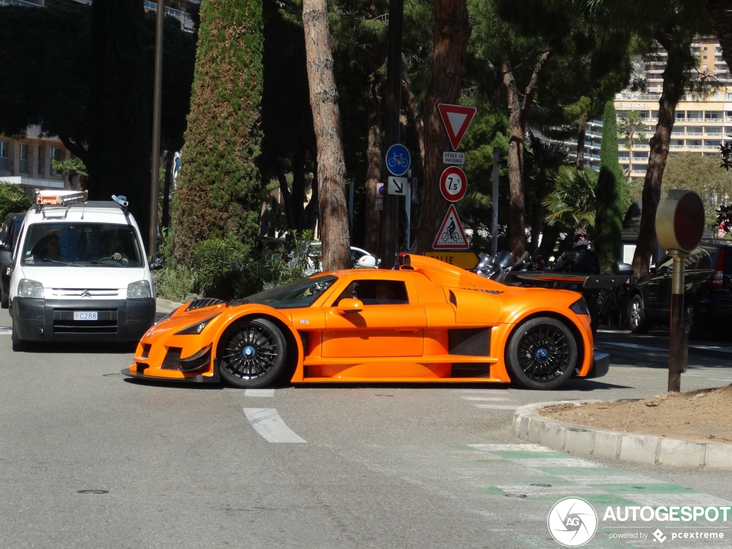 Monte Carlo Casino is de beste plek om exotische auto’s te spotten