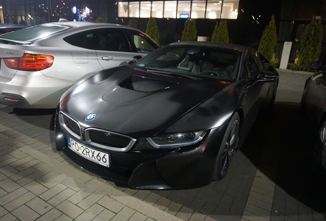 BMW i8 Protonic Frozen Black Edition