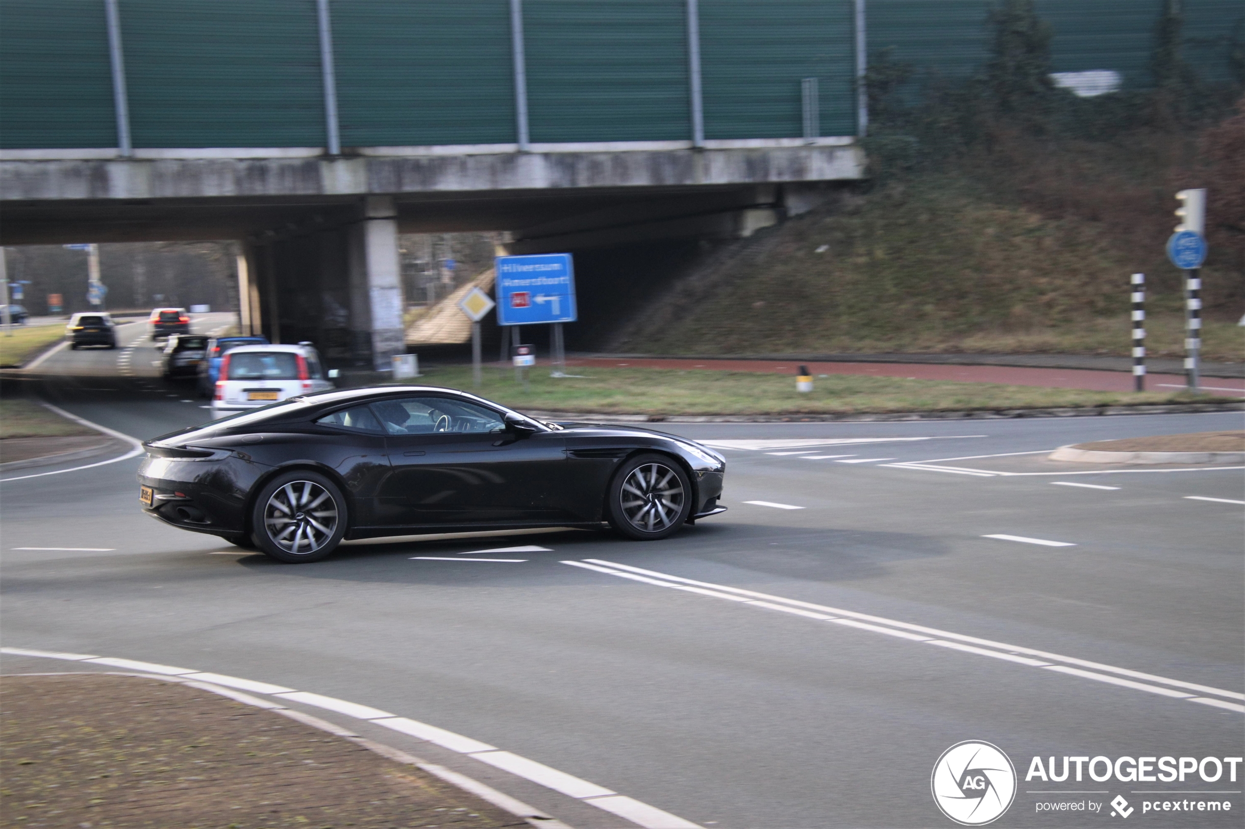 Aston Martin DB11