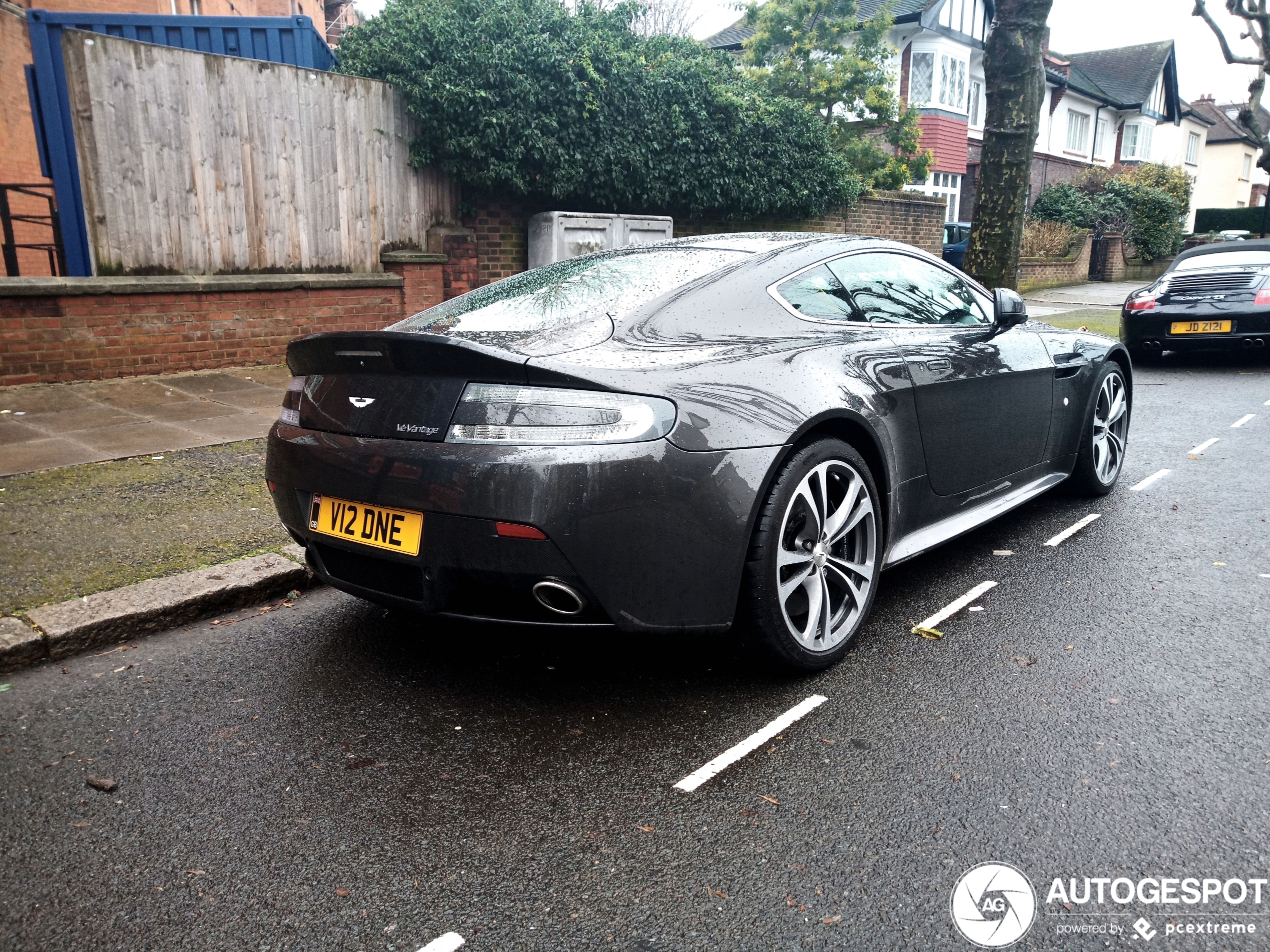 Aston Martin V12 Vantage