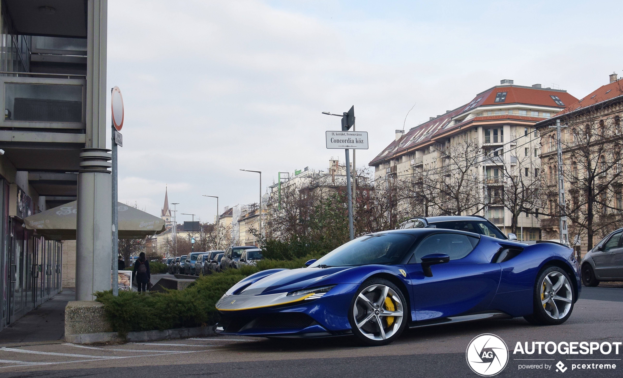 Ferrari SF90 Stradale is pure porno in het blauw