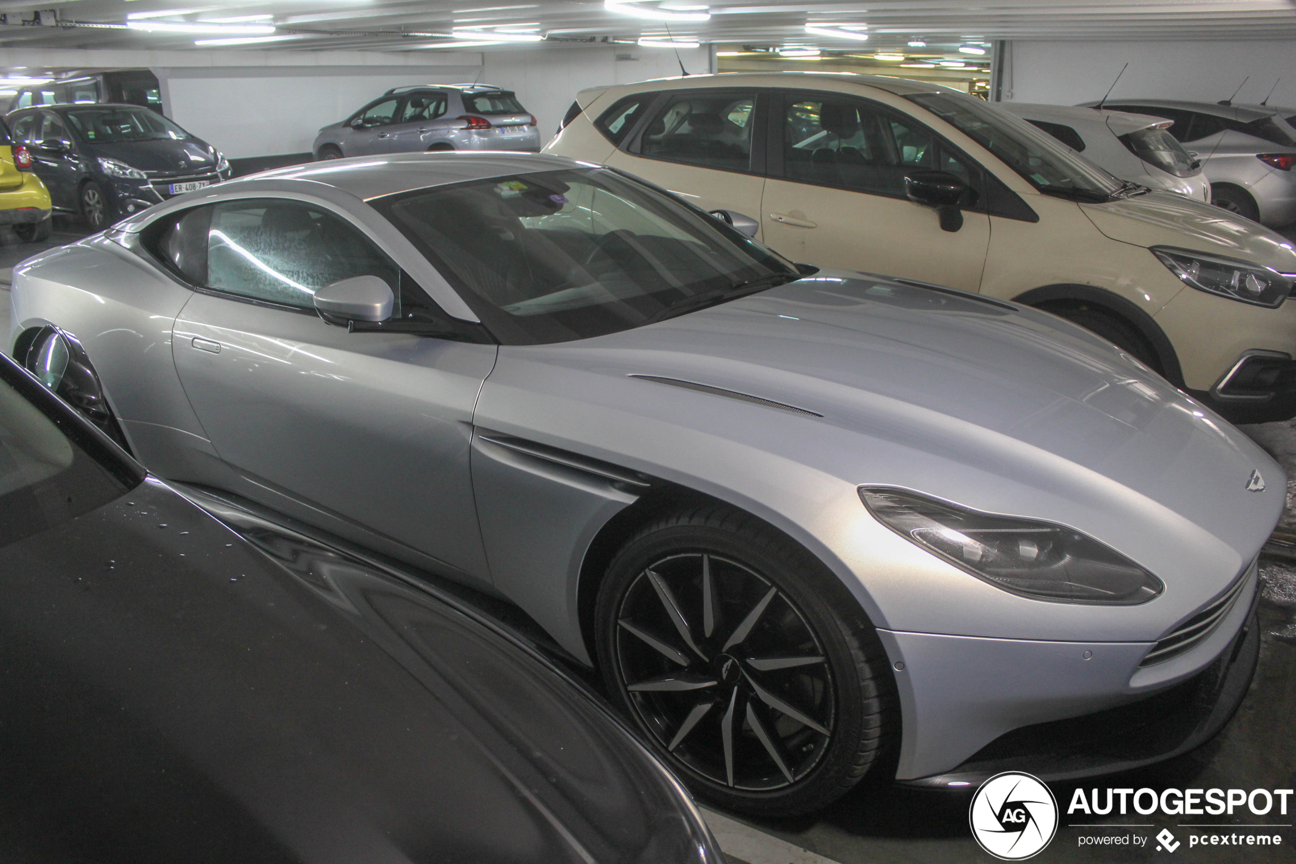 Aston Martin DB11 V8