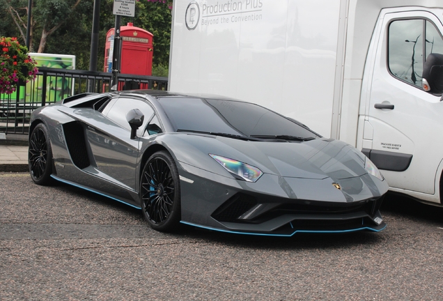 Lamborghini Aventador S LP740-4 Roadster