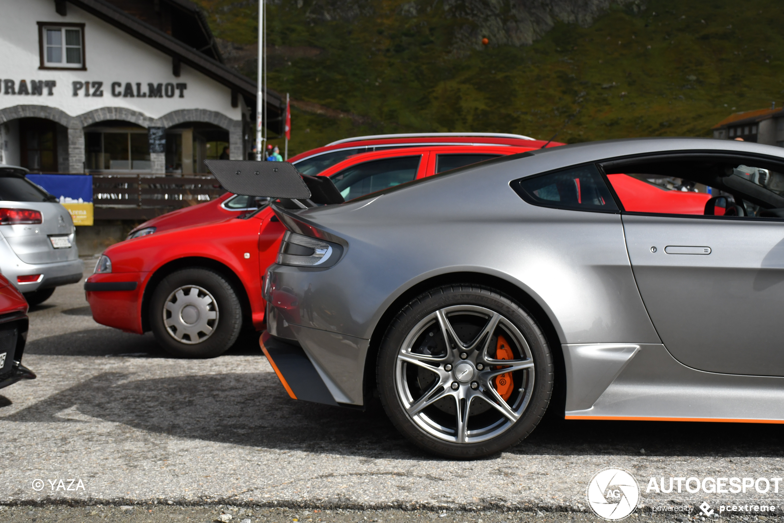 Aston Martin Vantage GT12