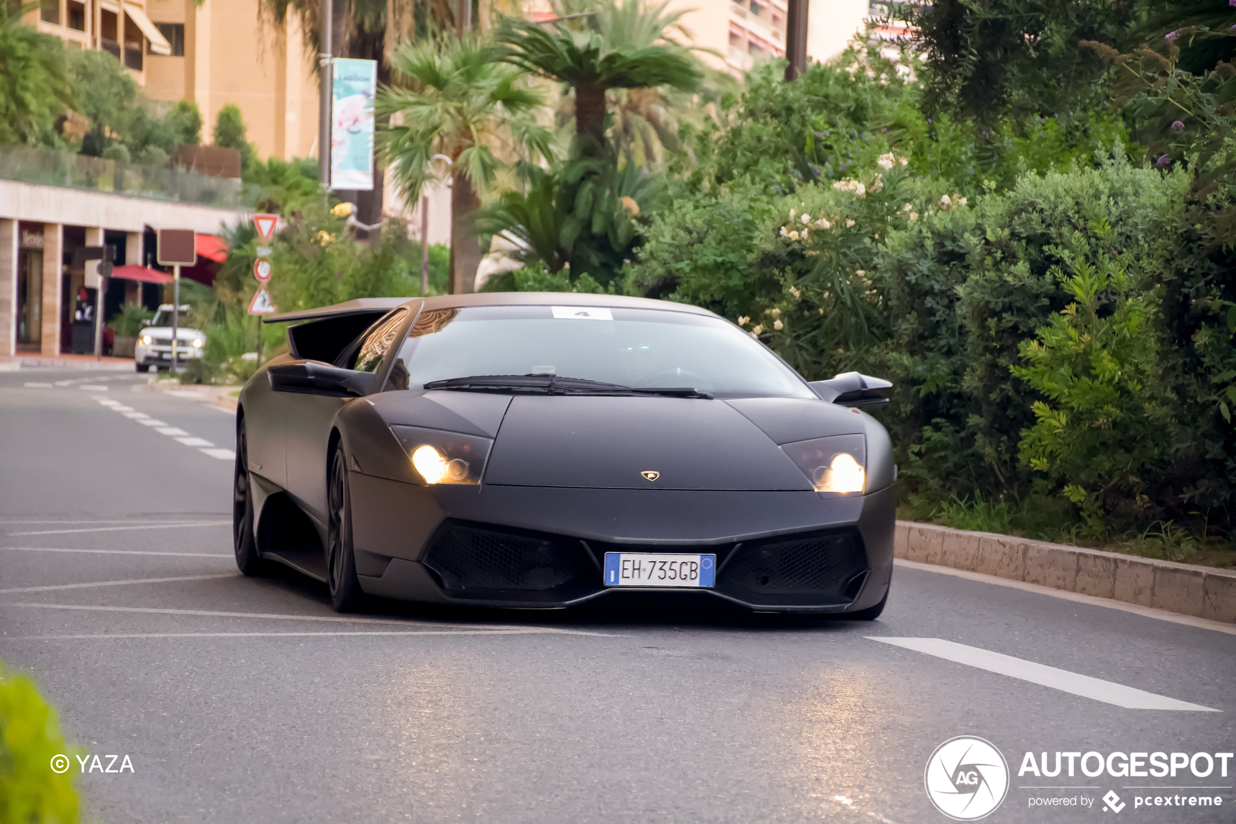 Lamborghini Murciélago doet zich voor als potente broer