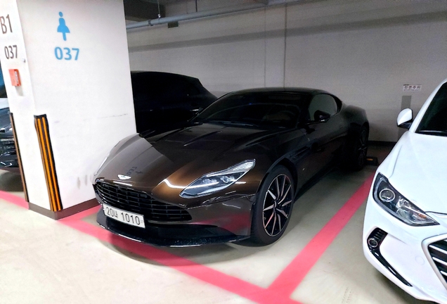 Aston Martin DB11