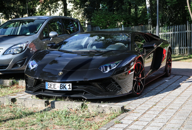 Lamborghini Aventador S LP740-4