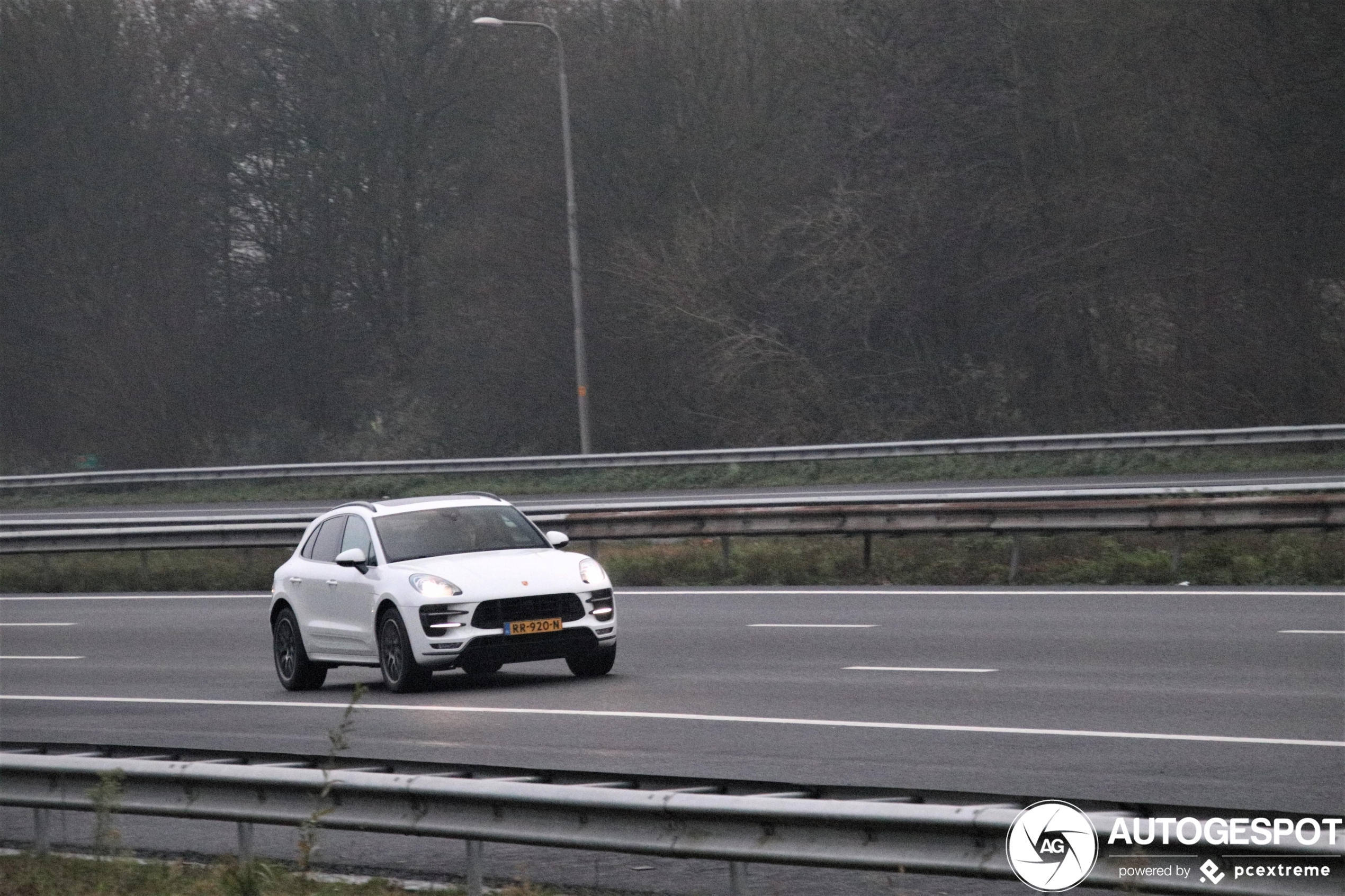 Porsche 95B Macan Turbo