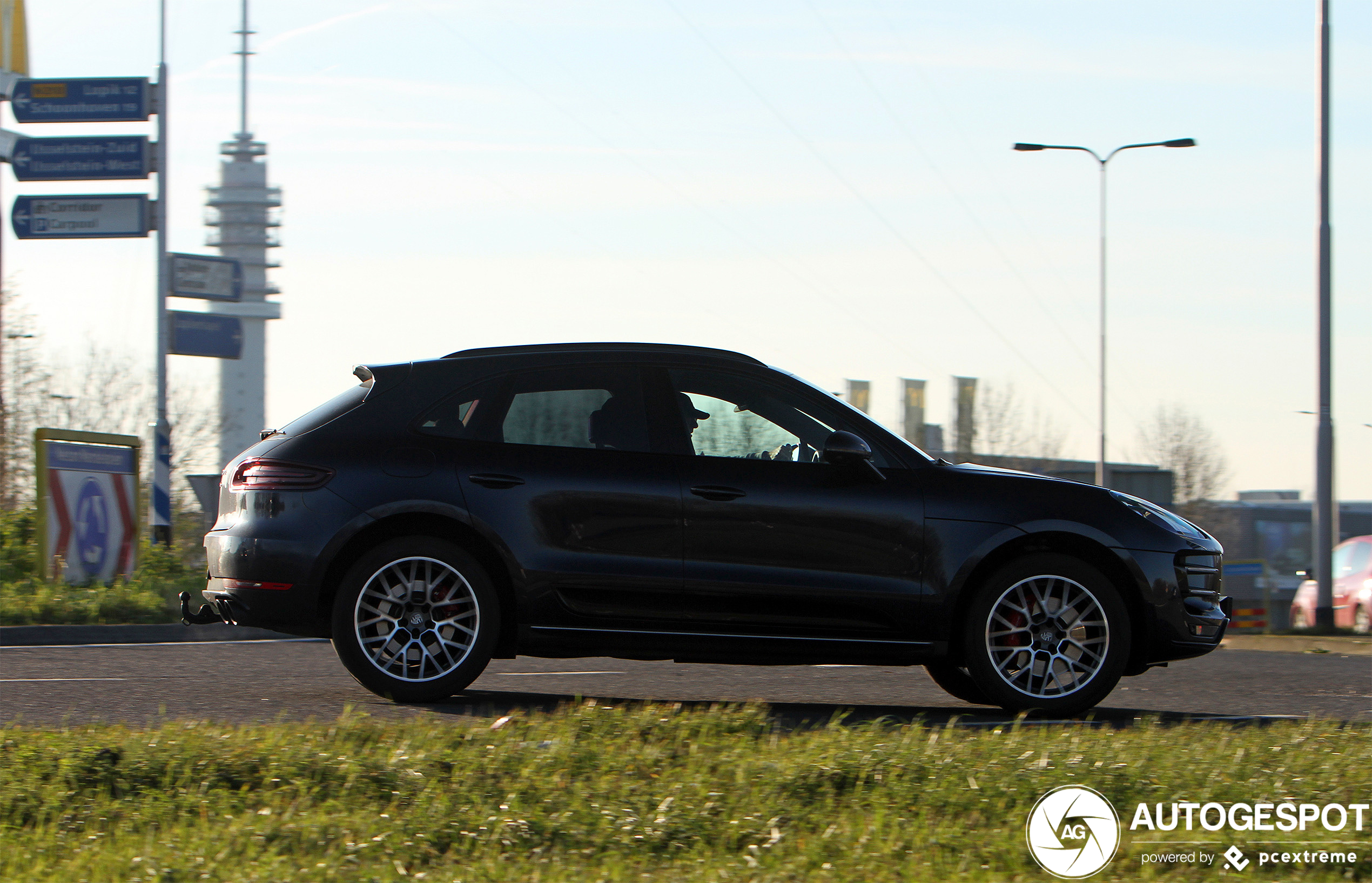 Porsche 95B Macan Turbo