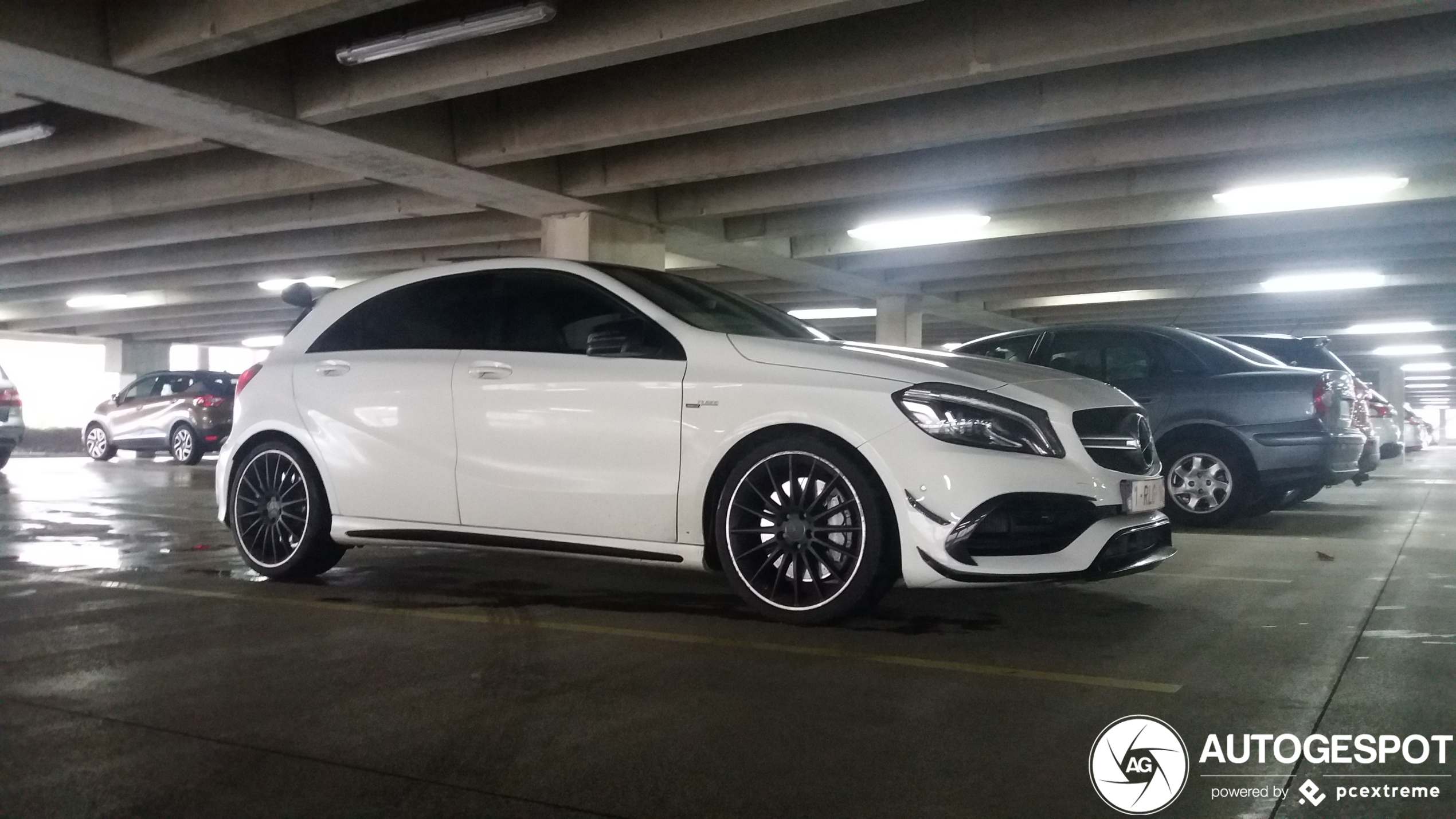 Mercedes-AMG A 45 W176 2015