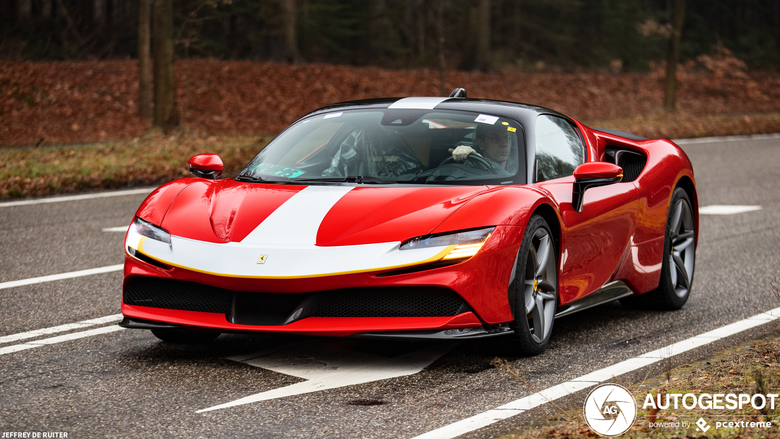 Er is weer een Ferrari SF90 Stradale in Nederland bijgekomen