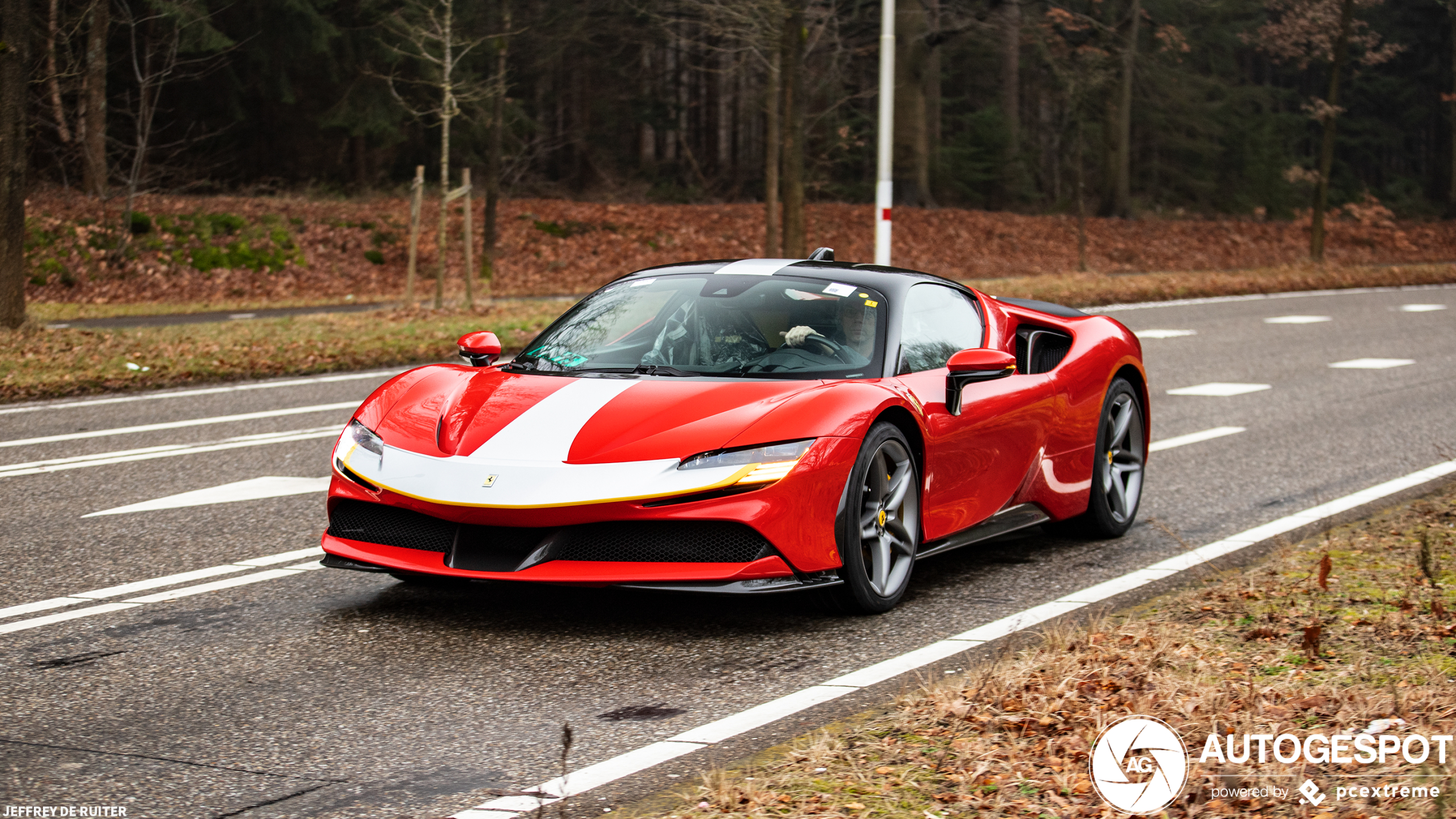 Er is weer een Ferrari SF90 Stradale in Nederland bijgekomen