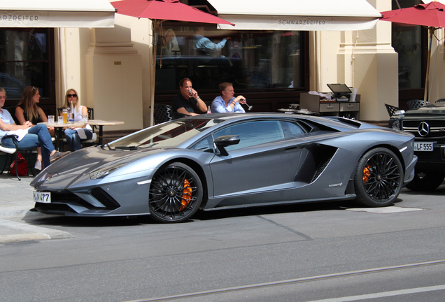 Lamborghini Aventador S LP740-4